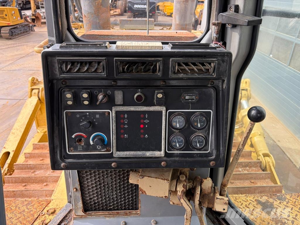 CAT D8R Pásové dozery