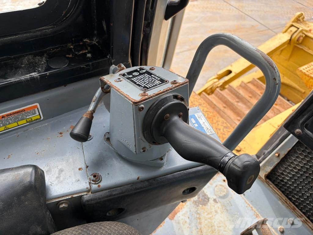 CAT D8R Pásové dozery