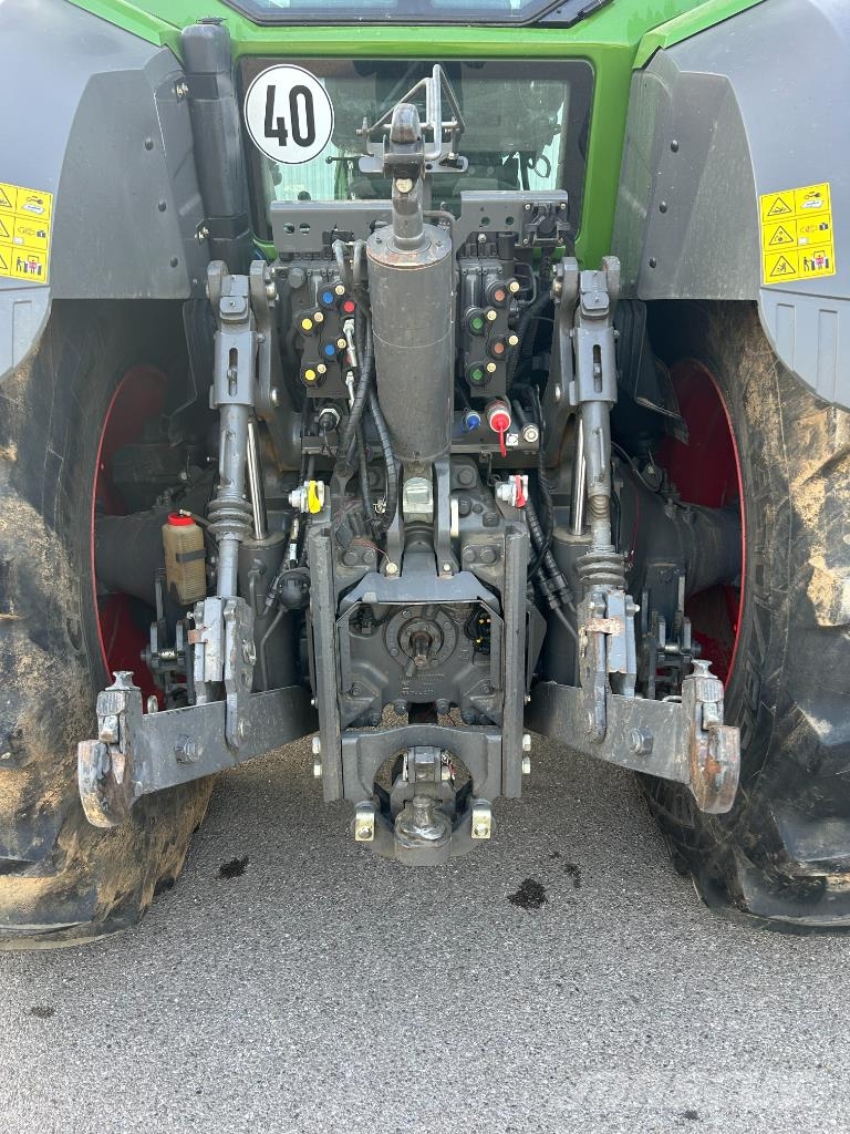 Fendt 828 VARIO PROFI + Traktorer