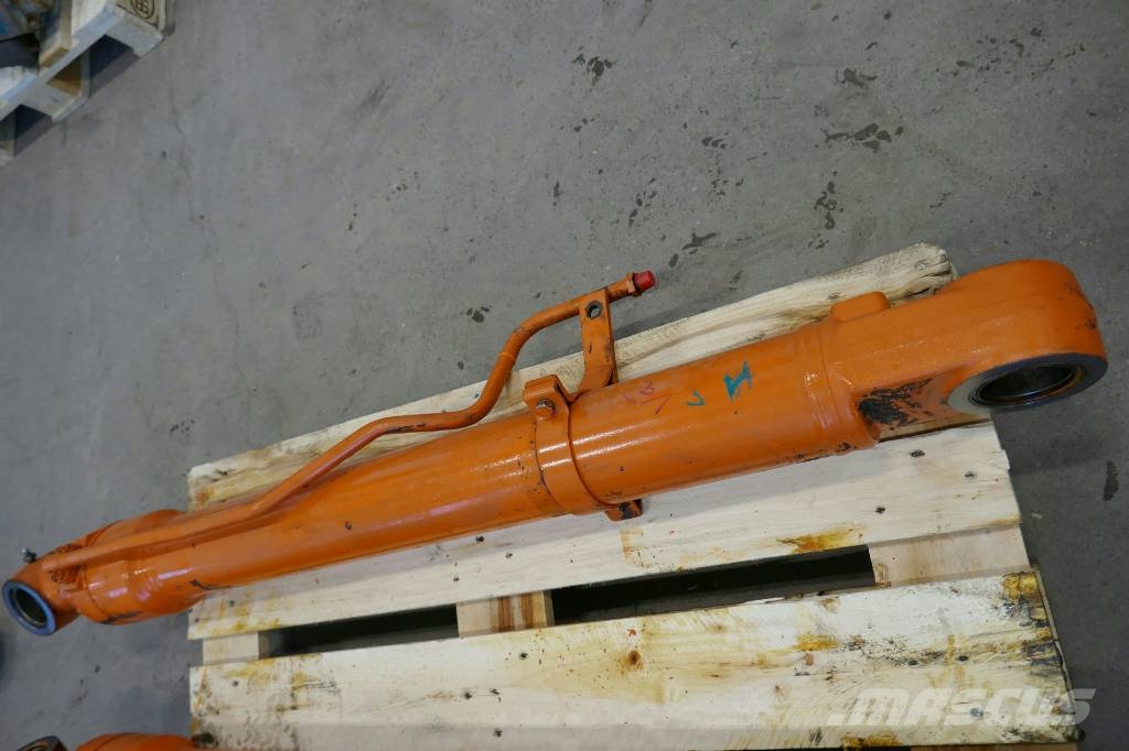 Hitachi ZX135 US, Bom kolv Hidráulica