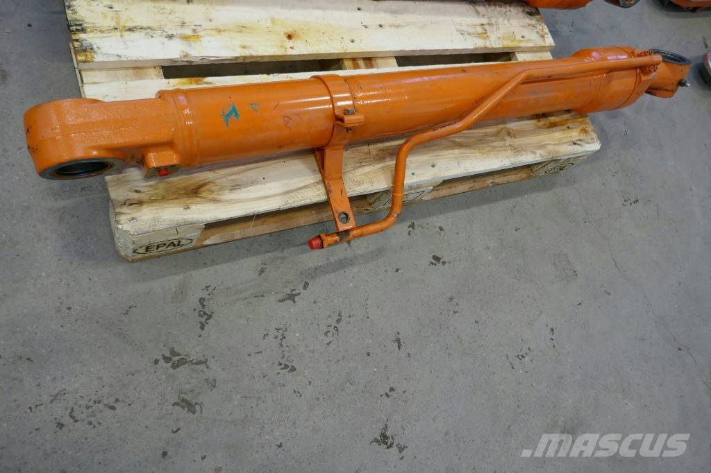 Hitachi ZX135 US, Bom kolv Hidráulica