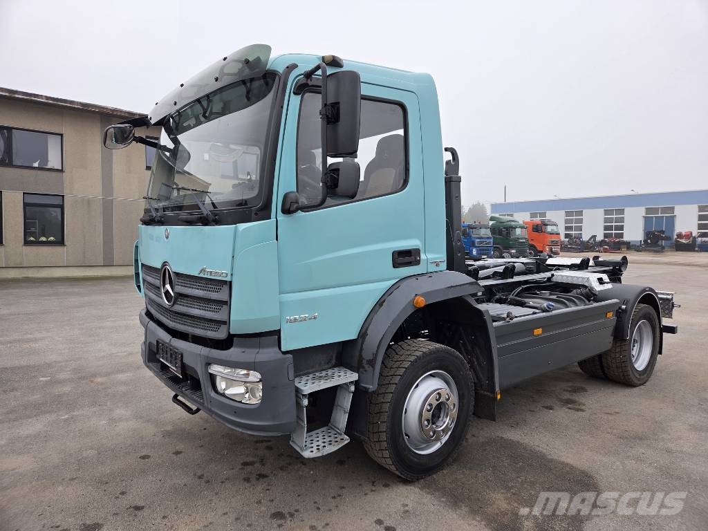 Mercedes-Benz Atego 1524 4X4 Camiones polibrazo