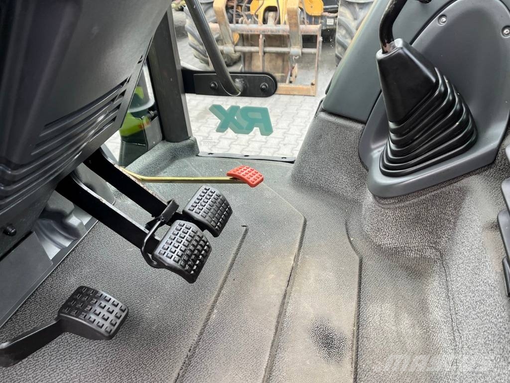 CLAAS CELTIS 446 PLUS RX + MAILLEUX MX40-85 Tractoren