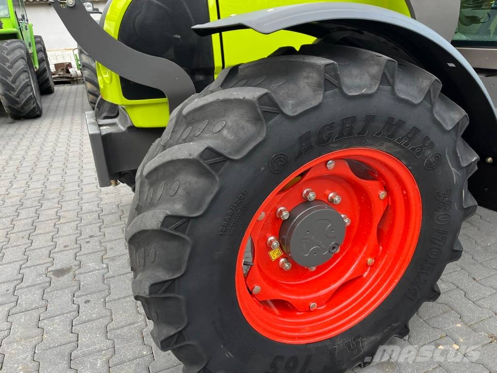 CLAAS CELTIS 446 PLUS RX + MAILLEUX MX40-85 Tractoren