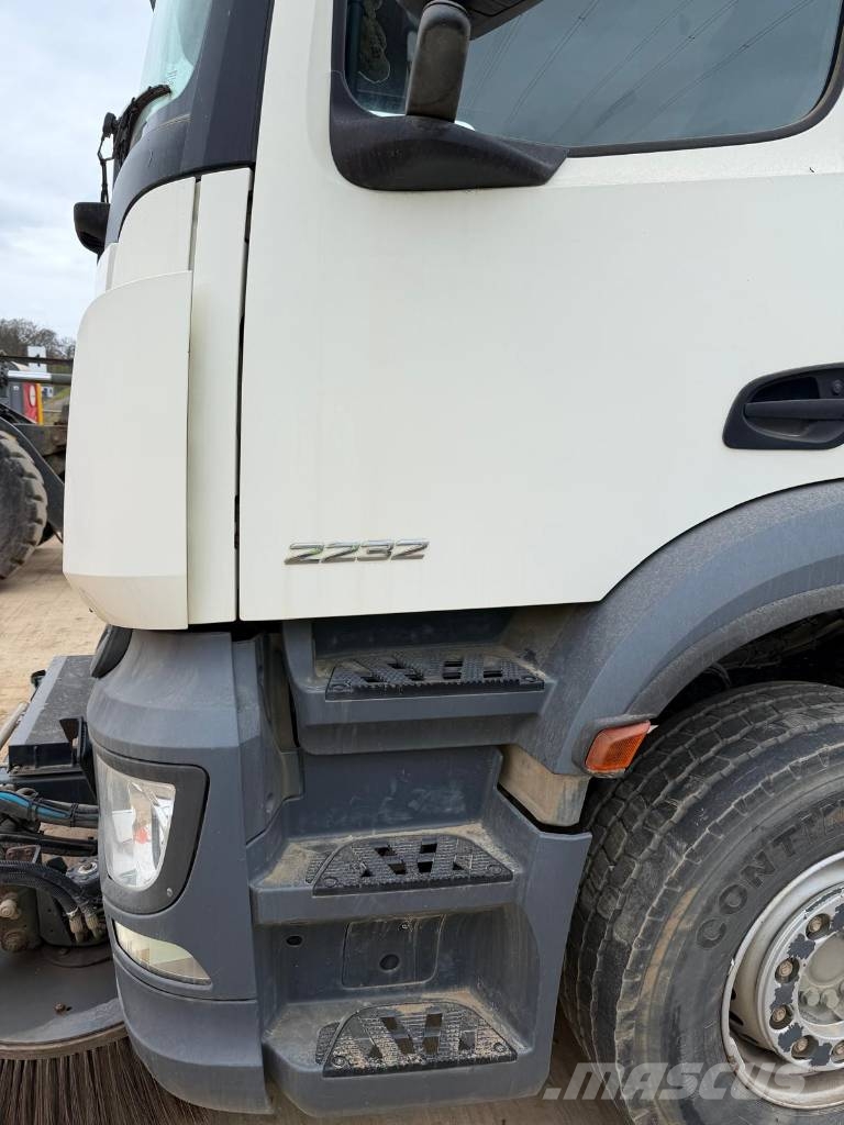 Mercedes-Benz Arocs 2232 //EZ. 2018/16917KM/mit Bucher Aufbau Φορτηγά σκούπες