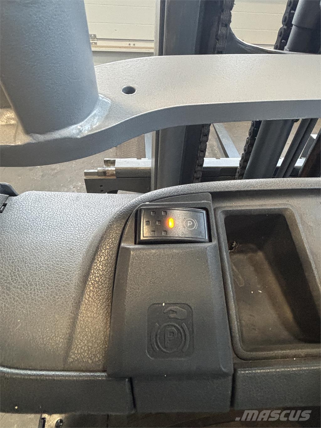 Still RX20-14C Triplex Drive-In Electric forklifts