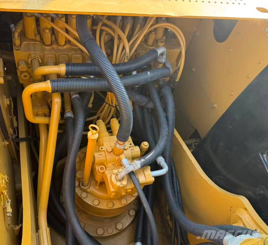 CAT 320 D 대형 굴삭기 29톤 이상