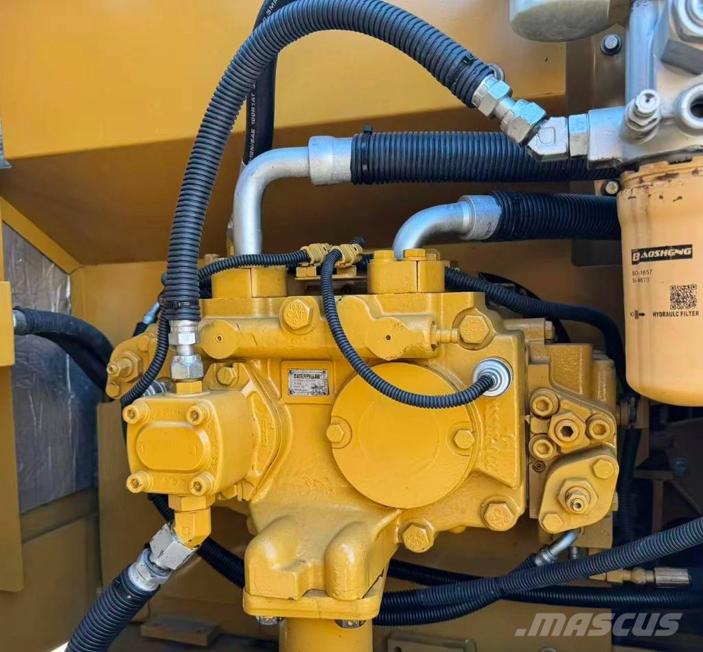 CAT 320 D 대형 굴삭기 29톤 이상