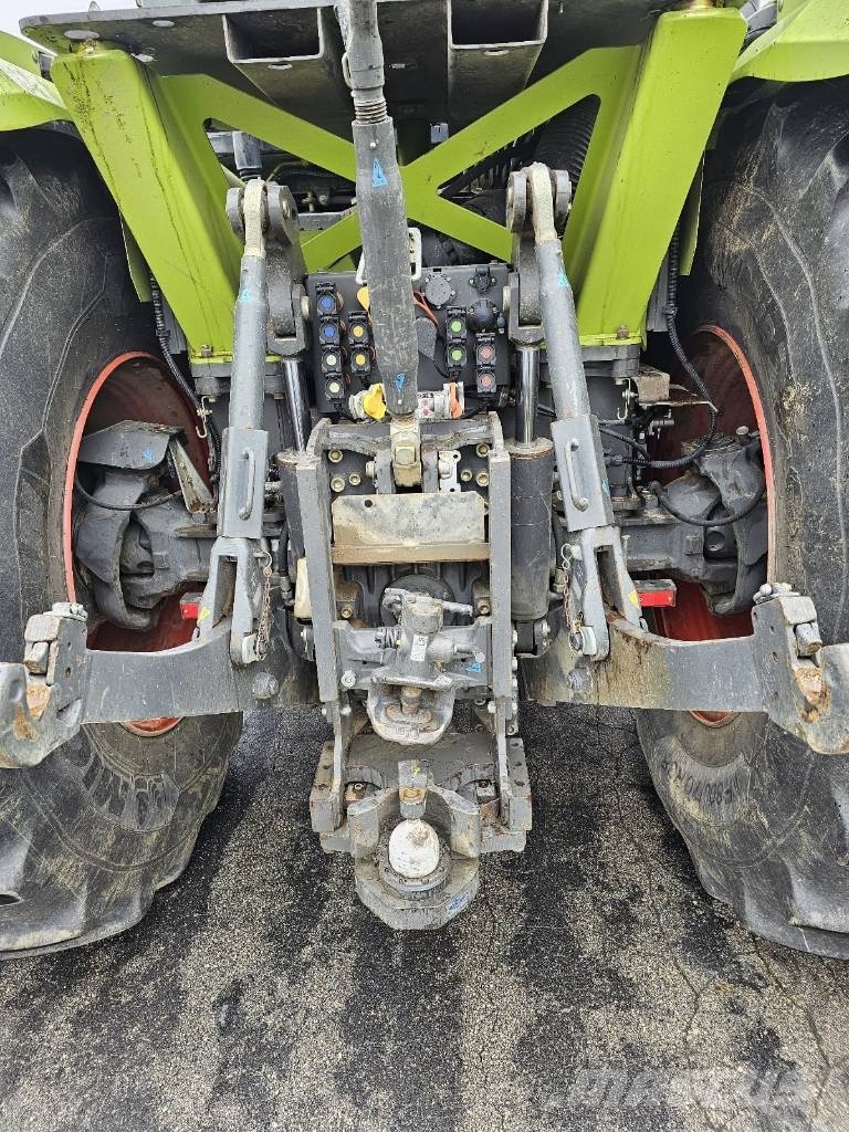 CLAAS XERION 3800 2012 Трактори