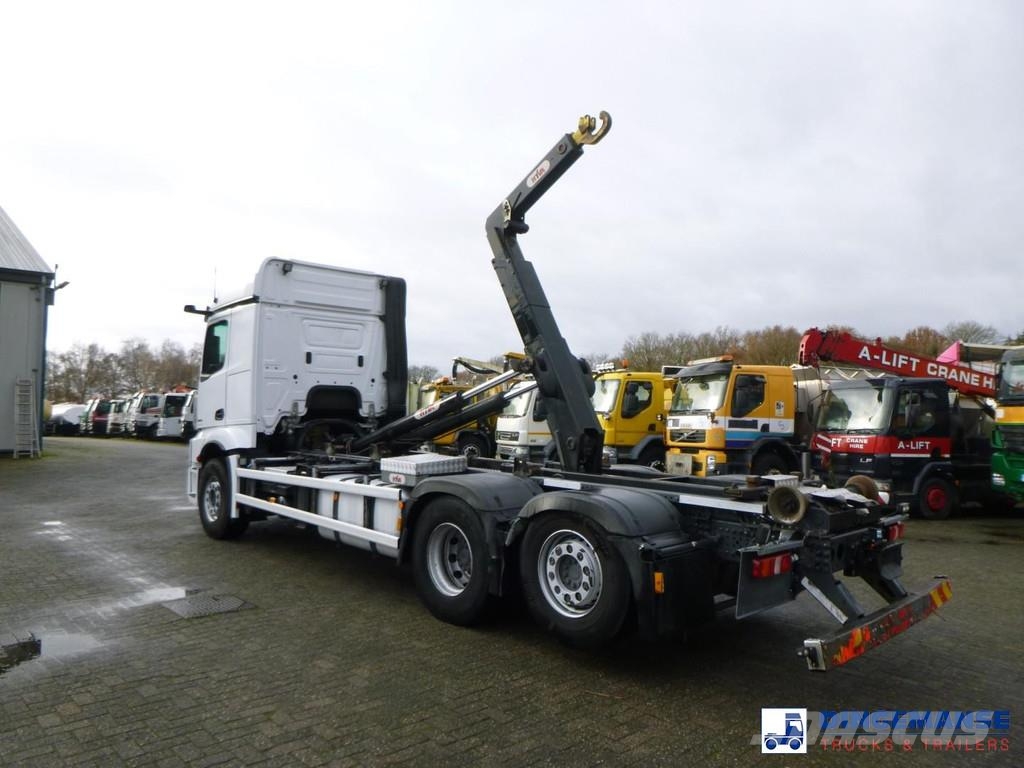 Mercedes-Benz Actros 2843 6x2 Hyva container hook 20t Камиони с кран с кука