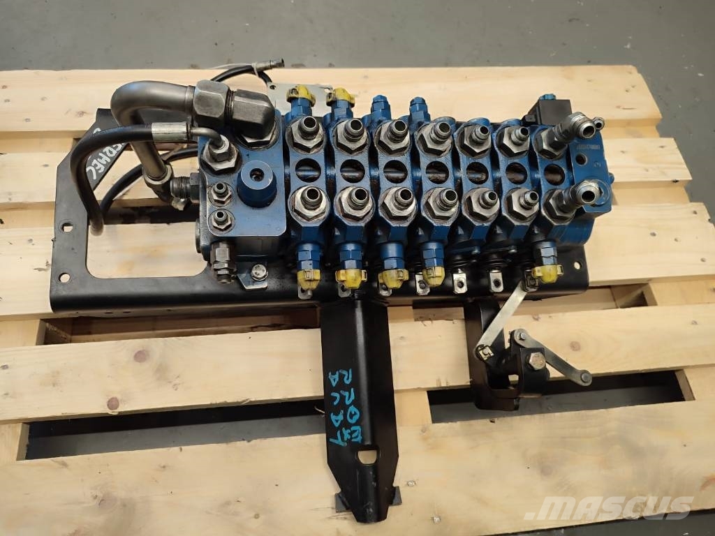 Fermec 860 Hydraulic distributor 07260157 B0801242227 Hydraulics