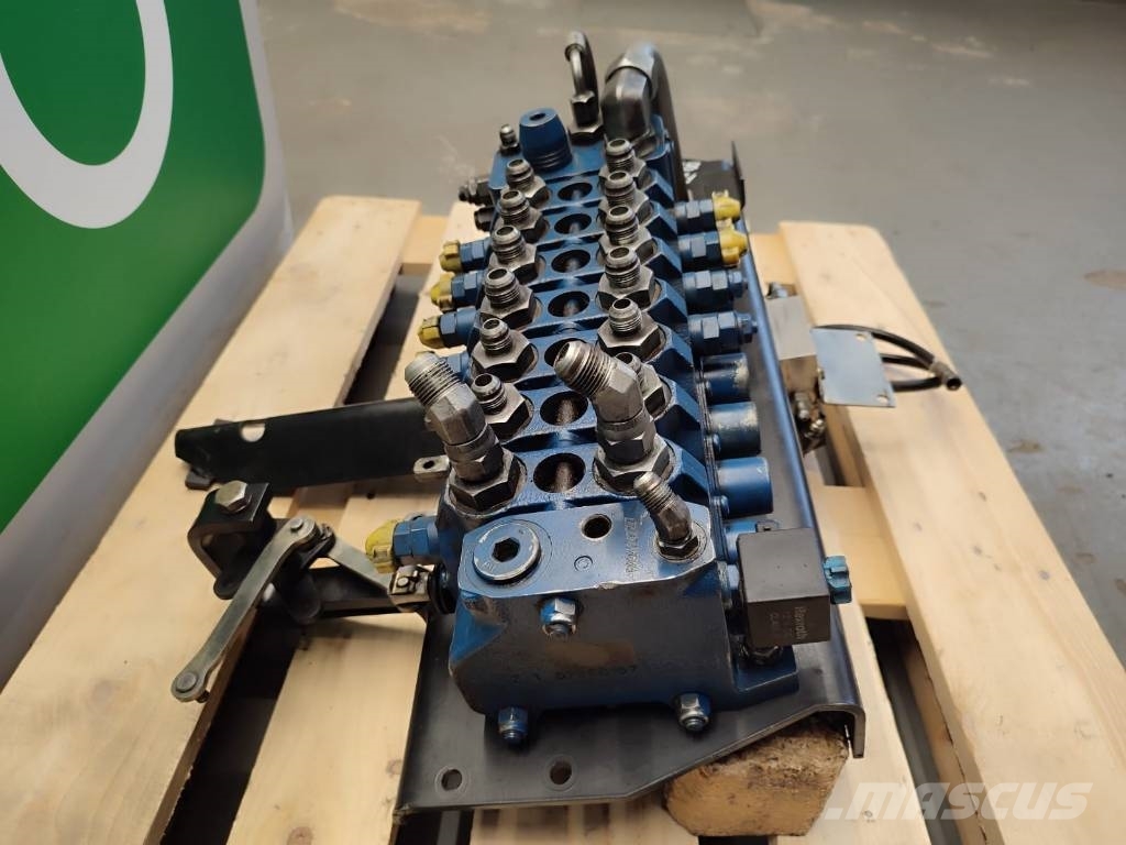 Fermec 860 Hydraulic distributor 07260157 B0801242227 Hydraulics