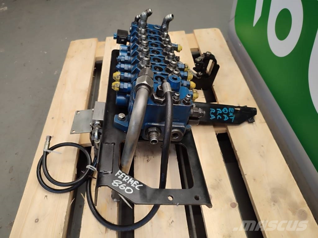 Fermec 860 Hydraulic distributor 07260157 B0801242227 Hydraulics