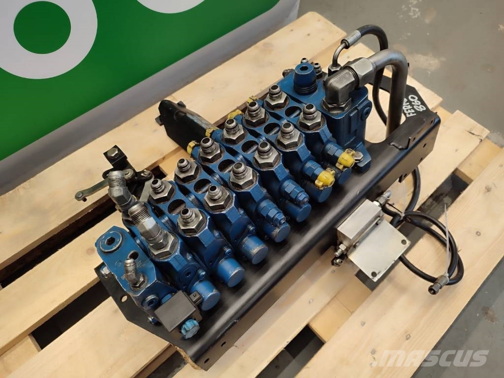 Fermec 860 Hydraulic distributor 07260157 B0801242227 Hydraulics