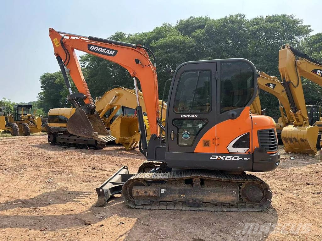 Doosan DX60 Bagri goseničarji