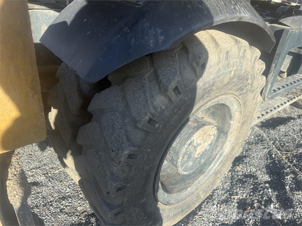 Hyundai HW140A Gravemaskiner på hjul