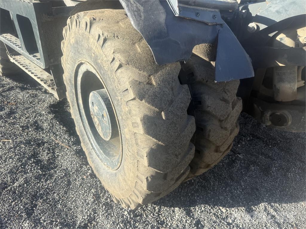 Hyundai HW140A Gravemaskiner på hjul