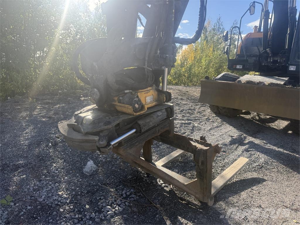 Hyundai HW140A Gravemaskiner på hjul