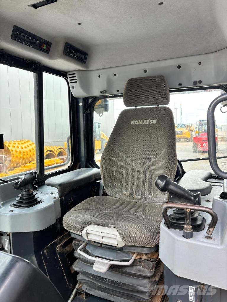 Komatsu D 51 PX-22 Buldožeri guseničari