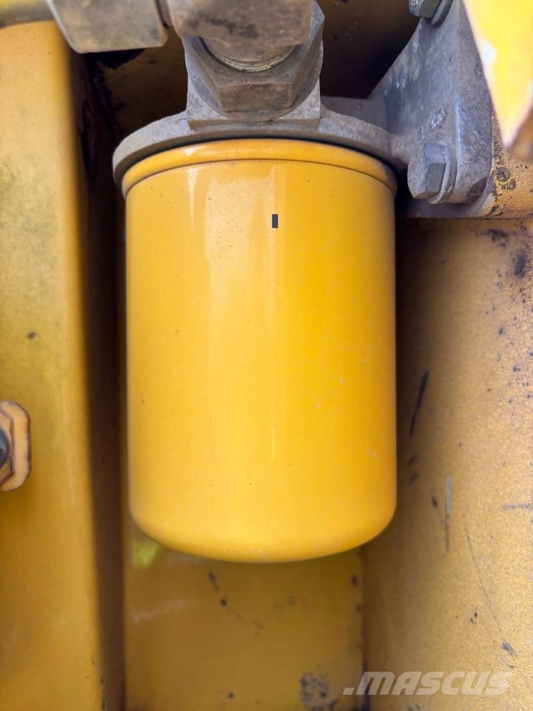 Komatsu D 51 PX-22 Buldožeri guseničari