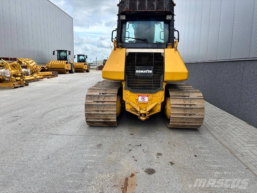 Komatsu D 51 PX-22 Buldožeri guseničari