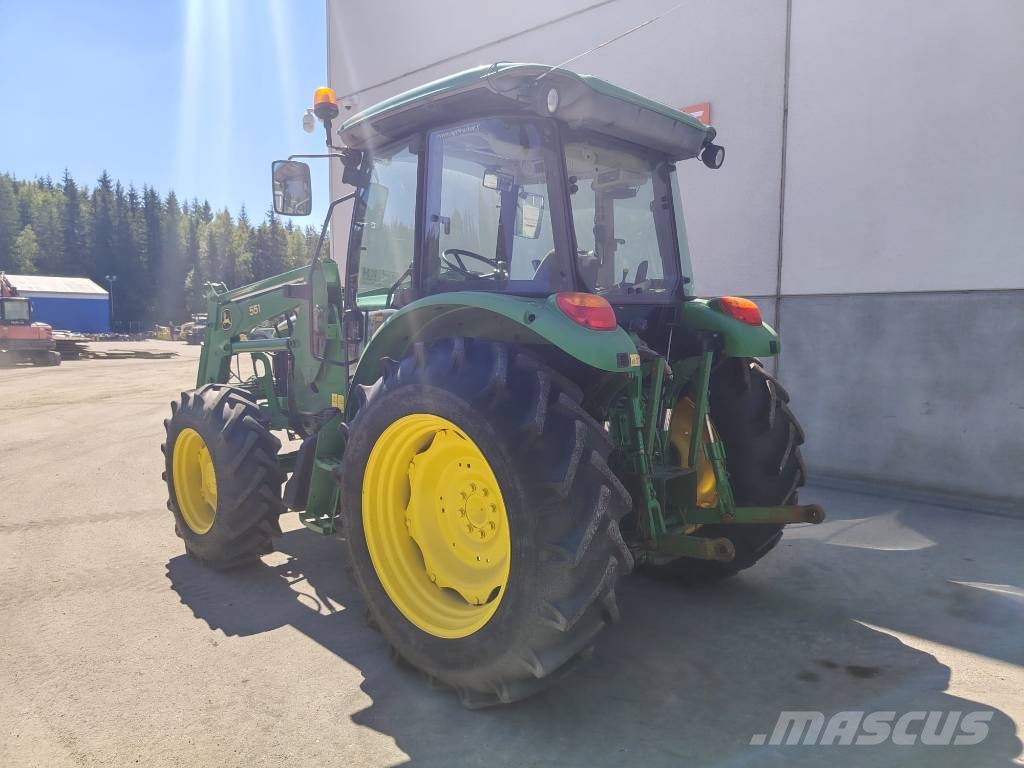 John Deere 5820 الجرارات