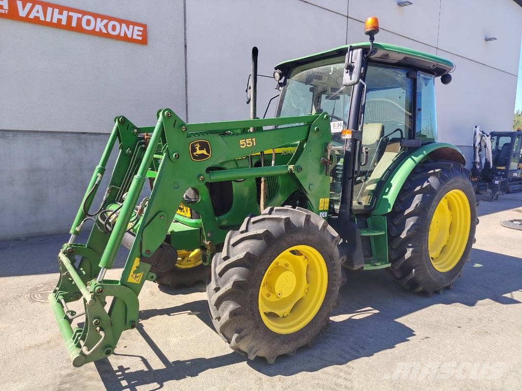 John Deere 5820 الجرارات
