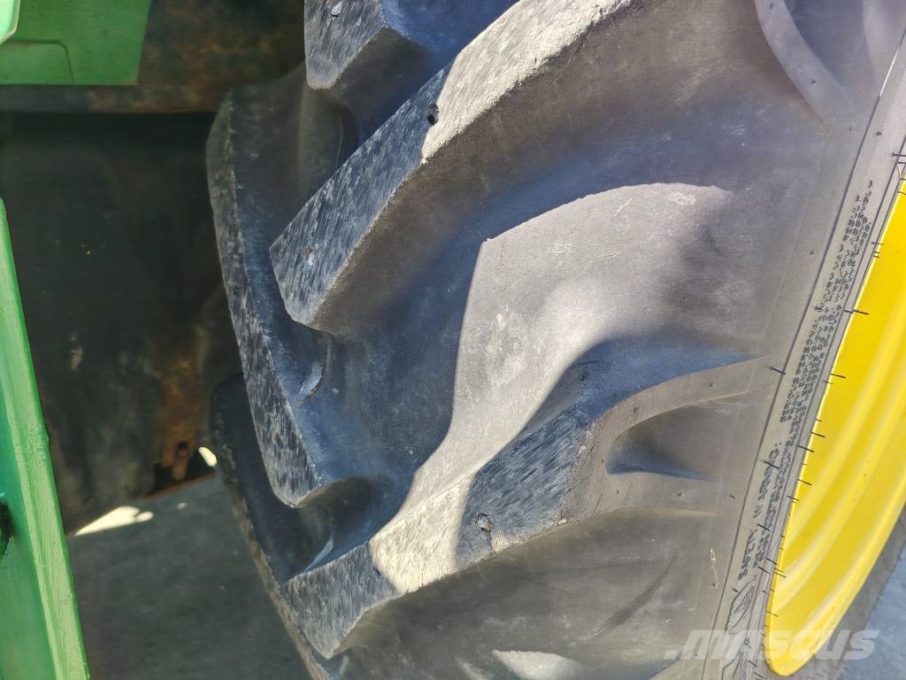 John Deere 5820 الجرارات