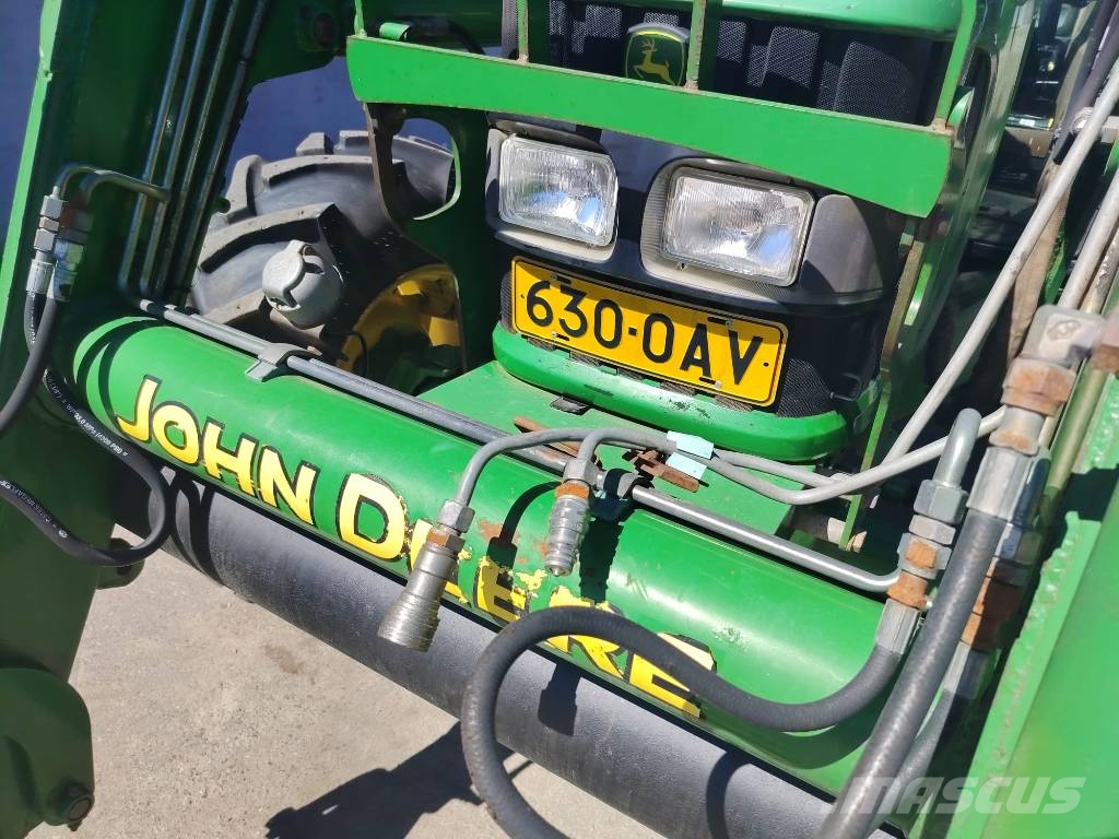 John Deere 5820 الجرارات