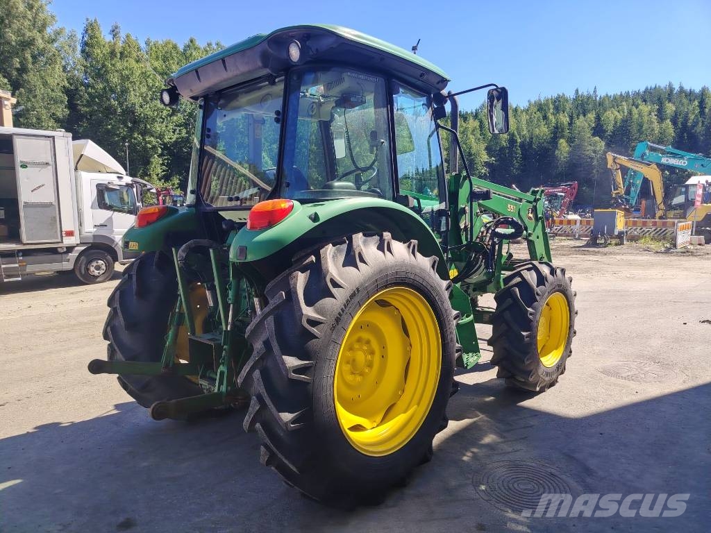 John Deere 5820 الجرارات