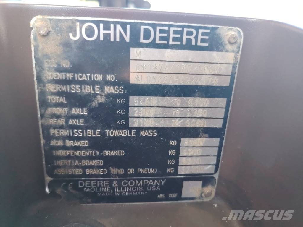 John Deere 5820 الجرارات