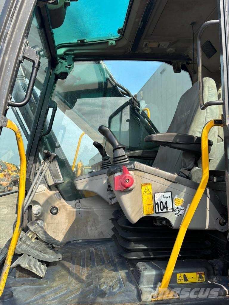 Volvo EC 290 C L حفارات زحافة