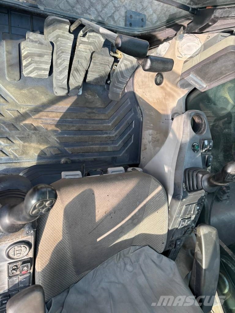 Volvo EC 290 C L حفارات زحافة