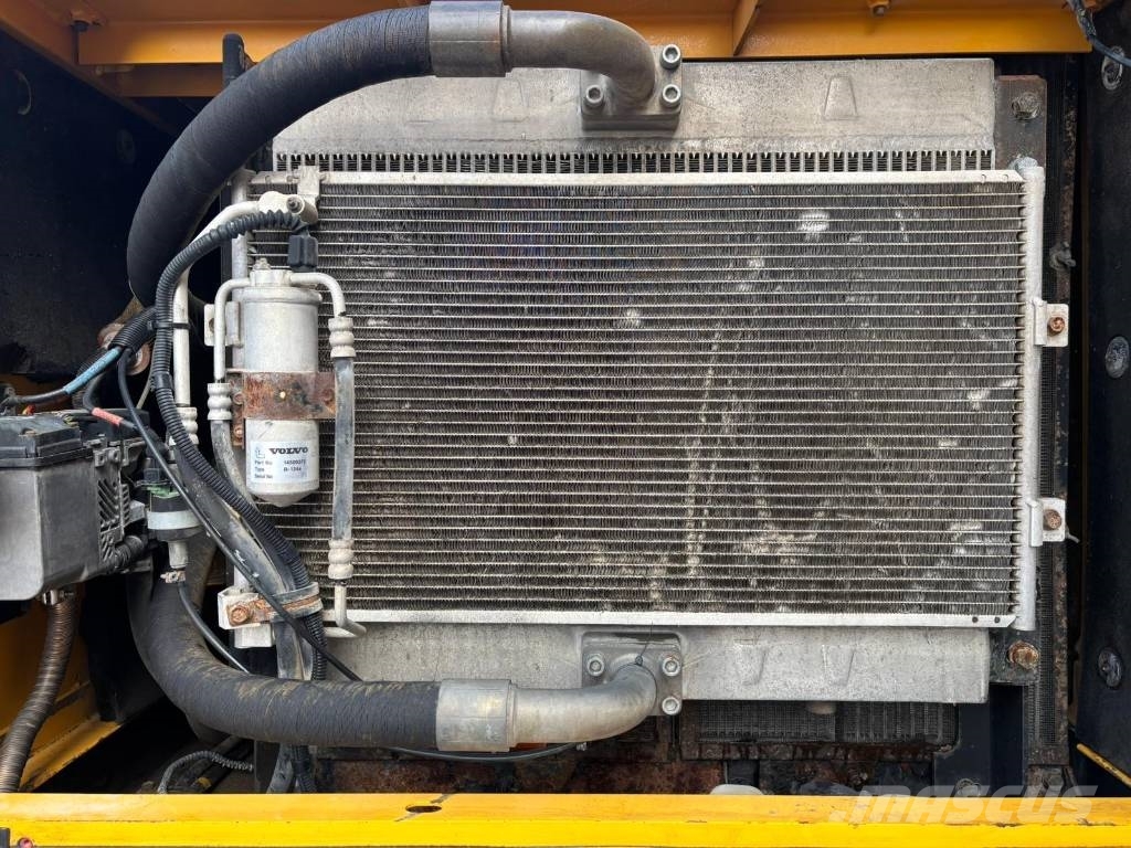 Volvo EC 290 C L حفارات زحافة