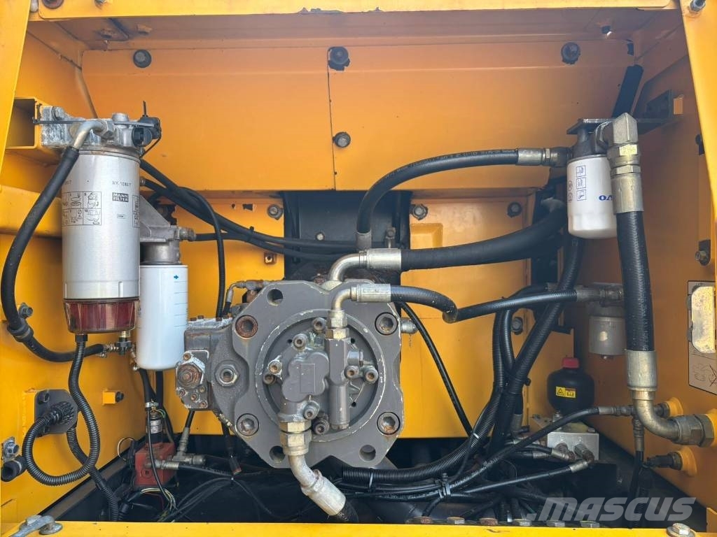 Volvo EC 290 C L حفارات زحافة