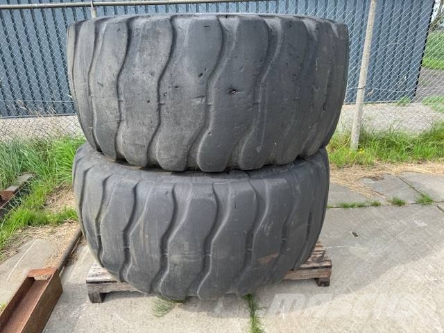 Volvo New rim with 2x tires for Volvo L150/180/220 Cadenas, orugas y chasis