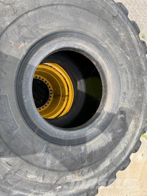 Volvo New rim with 2x tires for Volvo L150/180/220 Cadenas, orugas y chasis