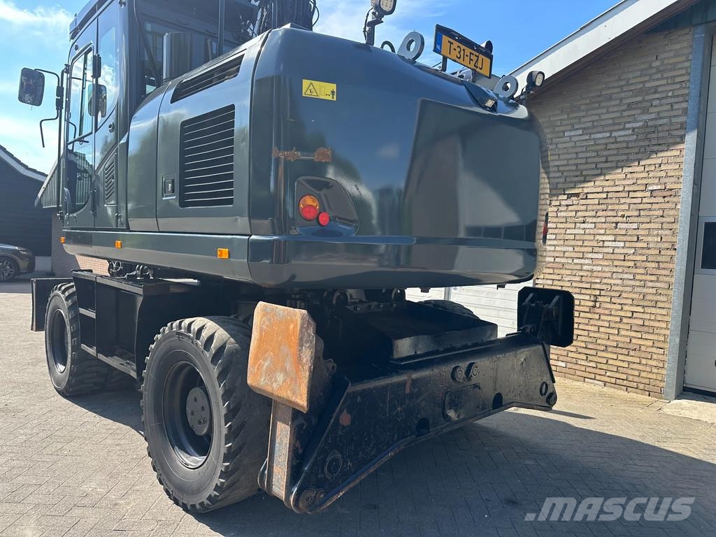 Komatsu PW180-10 Gumikerekes kotrók