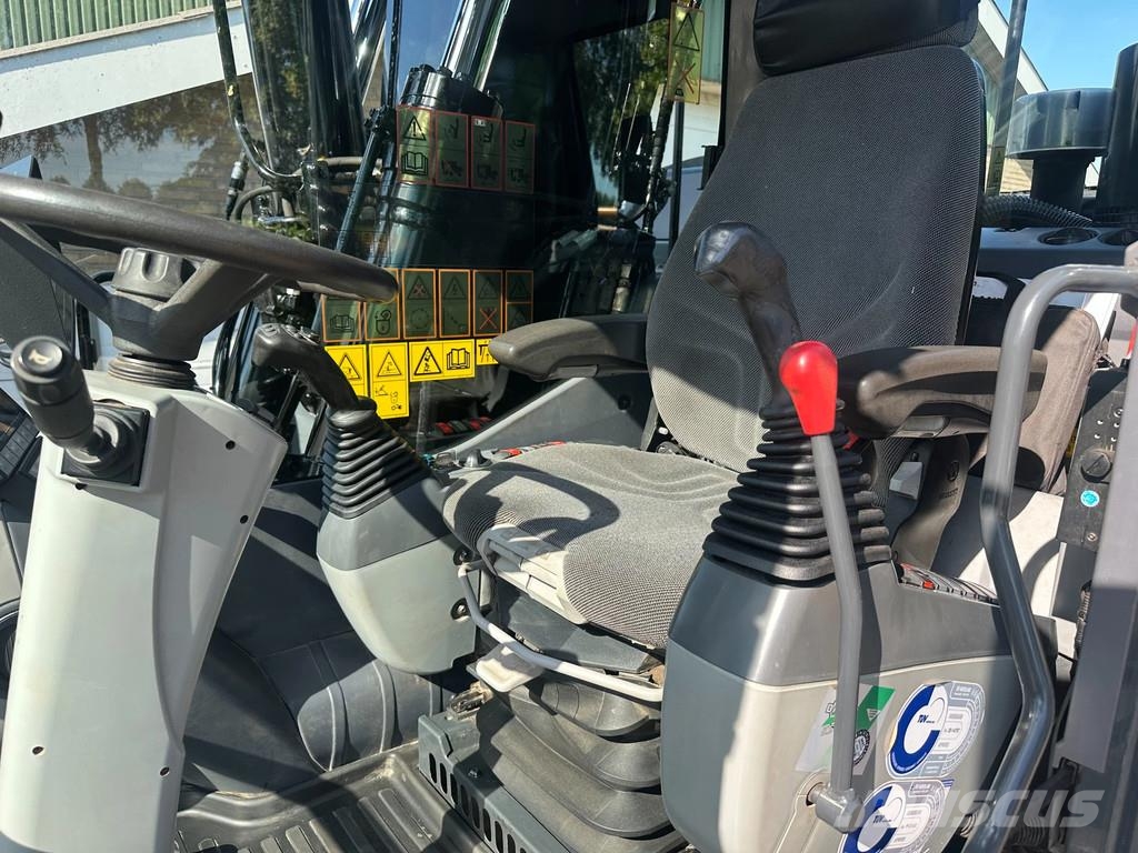 Komatsu PW180-10 Gumikerekes kotrók