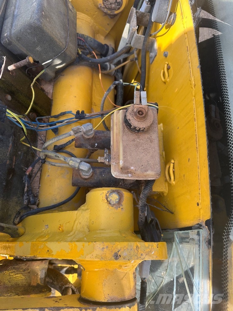 Komatsu WB 91 R Rovokopači