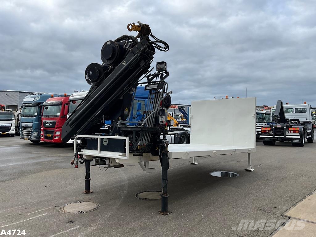  Laadplateau met Hiab 14 Tonmeter laadkraan 特种集装箱