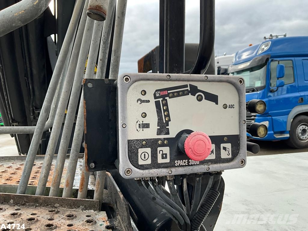  Laadplateau met Hiab 14 Tonmeter laadkraan 特种集装箱