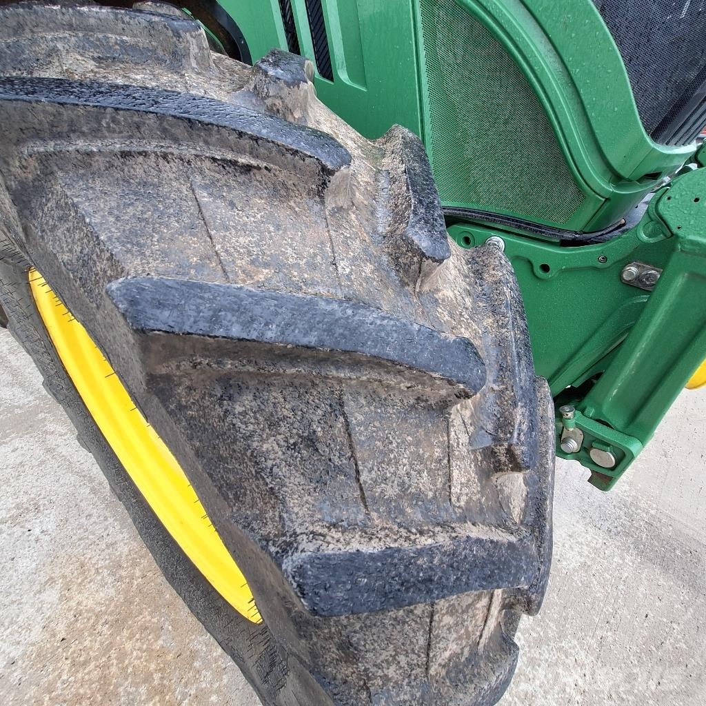 John Deere 6130R Traktorer