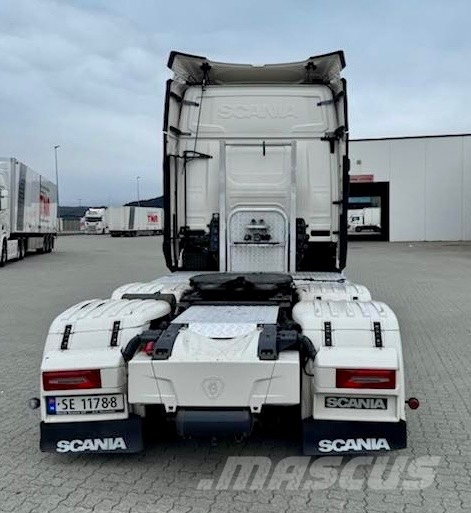 Scania R660 V8 6x4 hydrauliikalla Sattelzugmaschinen