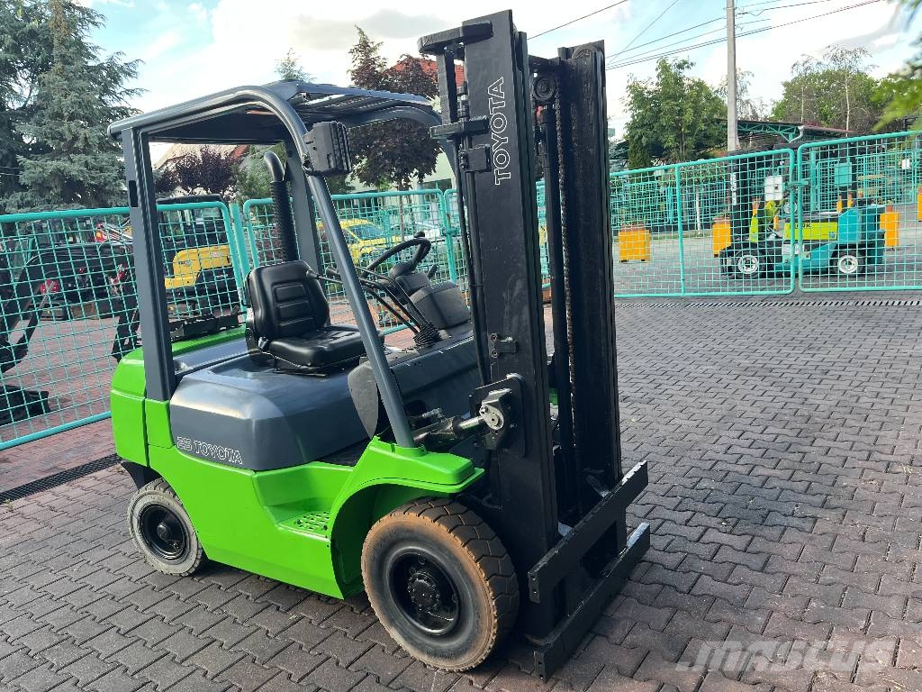 Toyota 7FGF25 /42/ V-4177 IO Gas Stapler