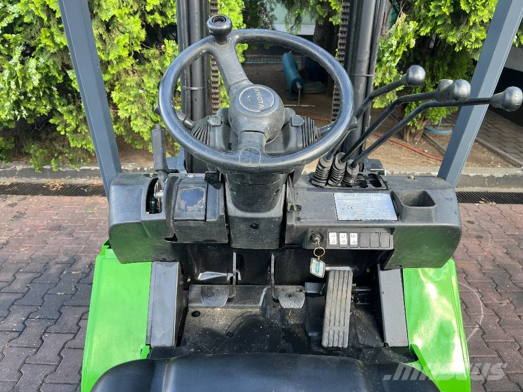 Toyota 7FGF25 /42/ V-4177 IO Gas Stapler