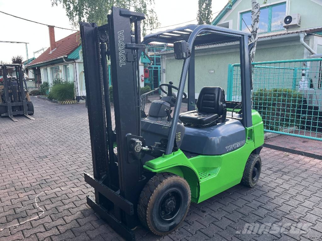 Toyota 7FGF25 /42/ V-4177 IO Gas Stapler