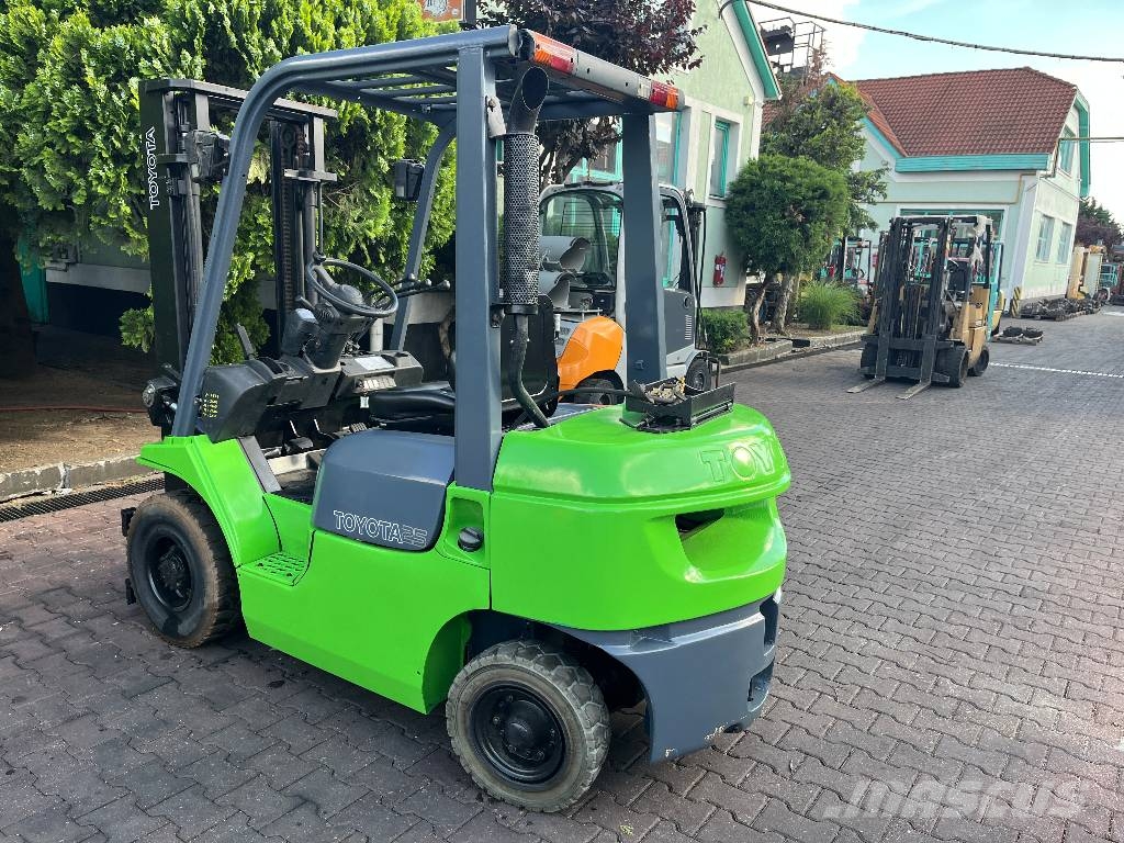 Toyota 7FGF25 /42/ V-4177 IO Gas Stapler