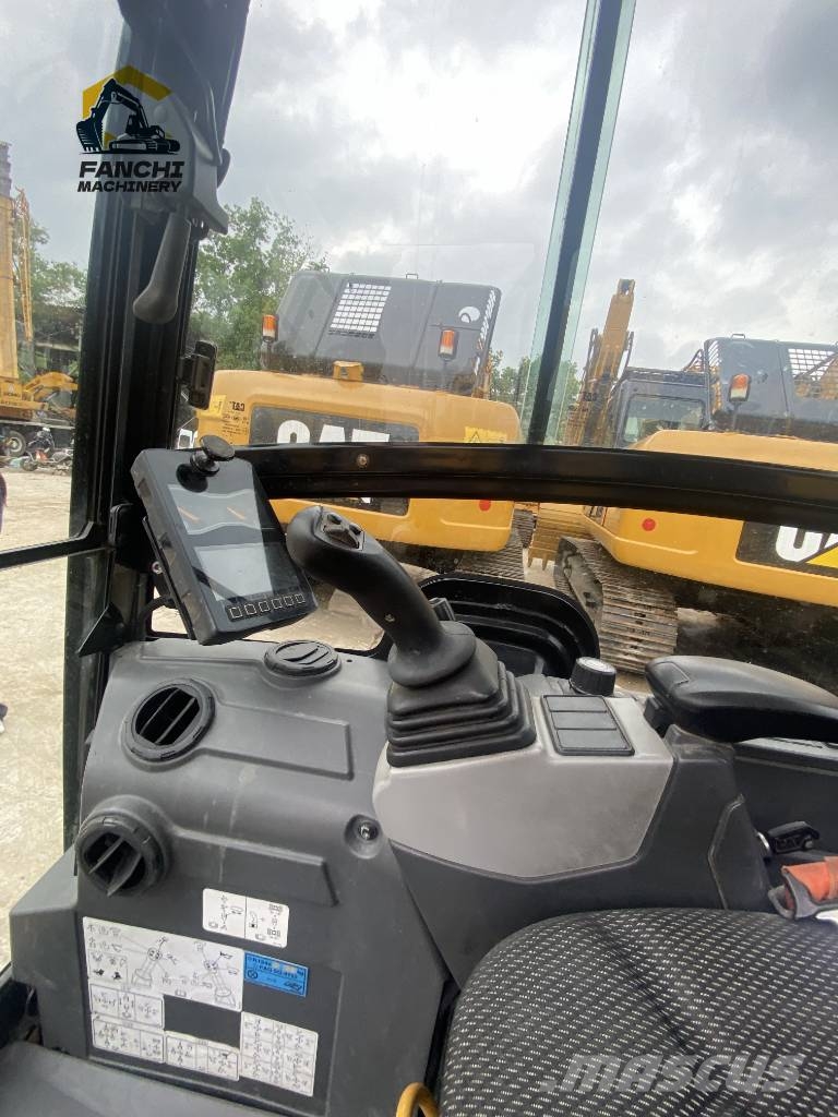 CAT 302 Kāpurķēžu ekskavatori