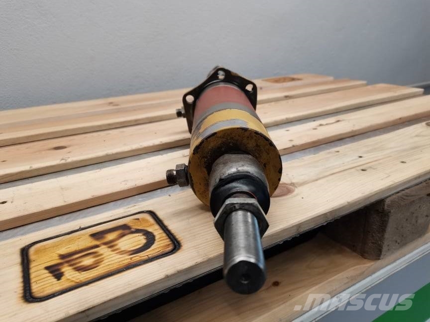 CAT TH 63 {rear Brake vacuum boosters} Brakes